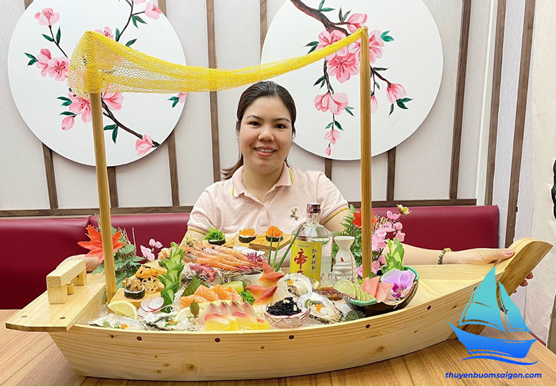 Thuyền gỗ trưng bày sushi sashimi nhà hàng Nhật, khay gỗ đựng hải sản dài 85cm gỗ Thông nhập khẩu