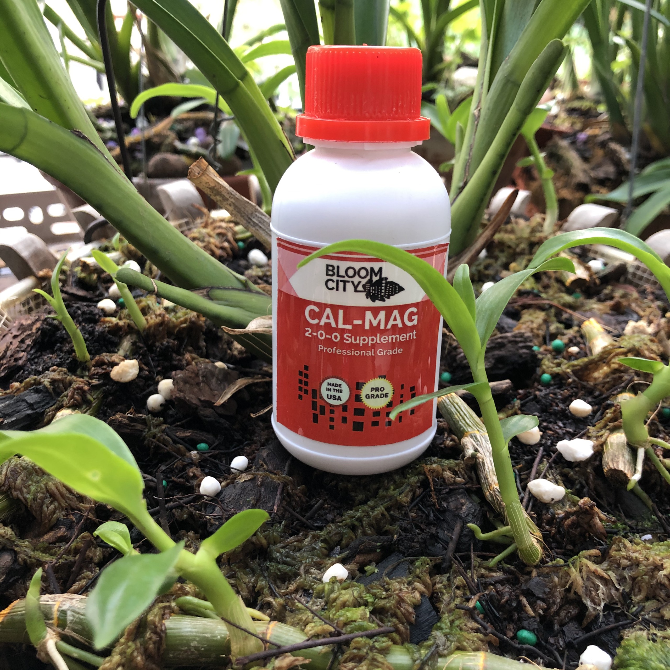 Phân bón hữu cơ trung vi lượng CAL - MAG 2-0-0