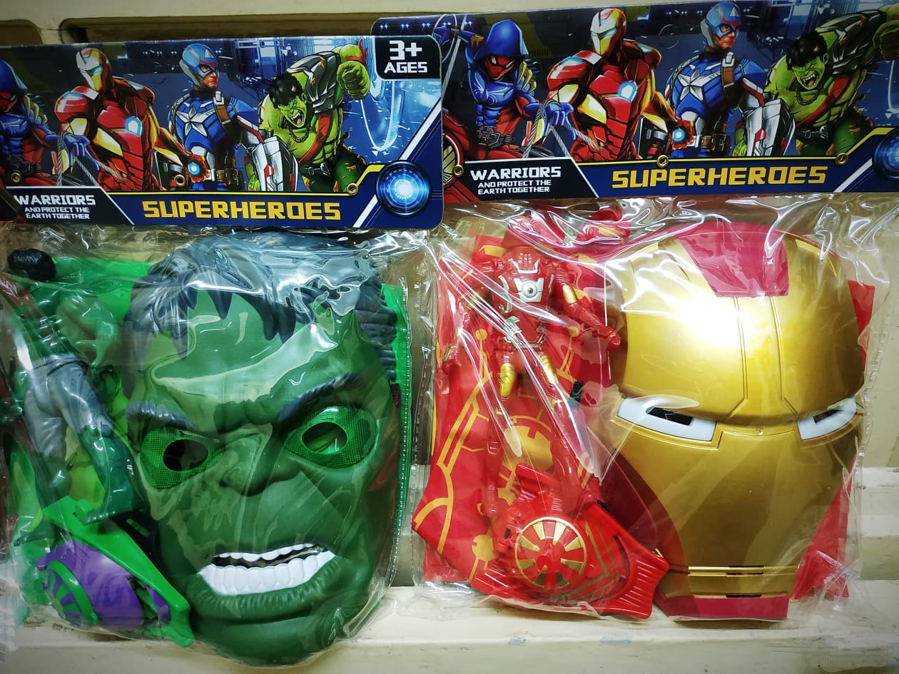 Set đồ chơi phụ kiện hoá trang, cosplay cho búp bê phong cách siêu anh hùng Marvel gồm 5 món đồng bộ theo chủ đề - Tặng kèm nhân vật Avengers có đèn sáng (giao ngẫu nhiên mẫu)