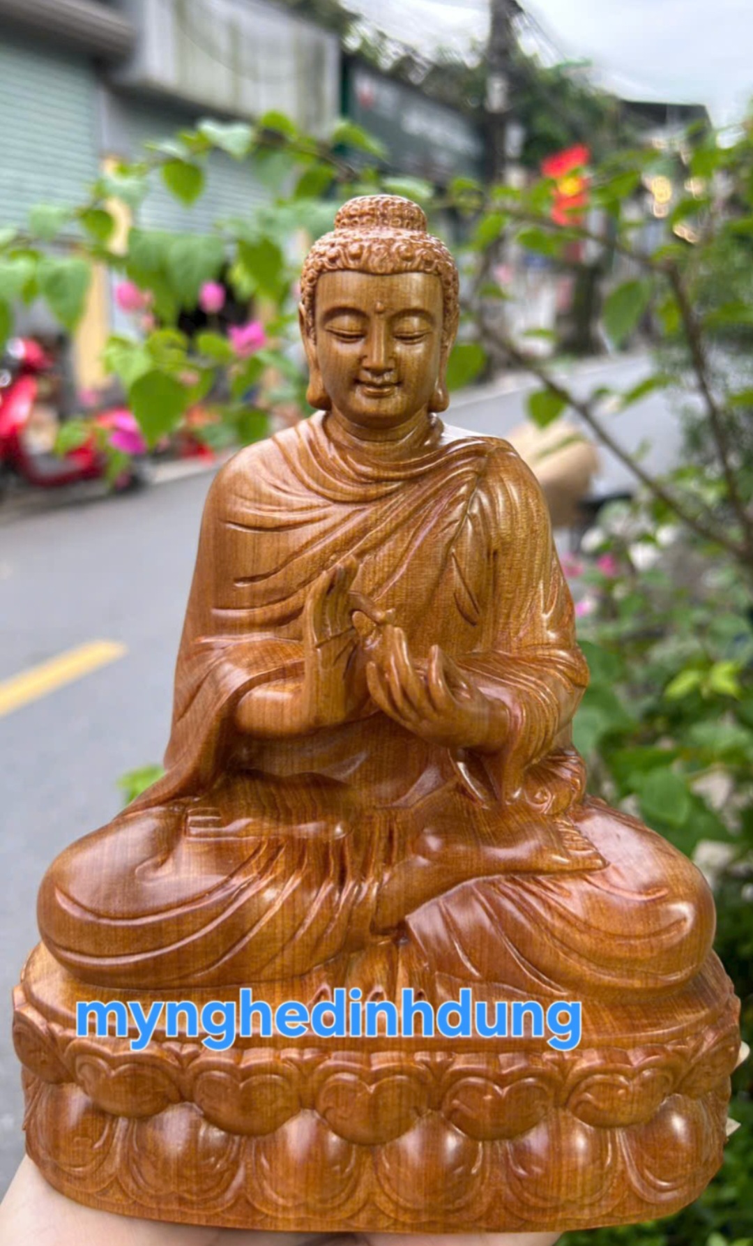 Tượng phật thích ca mẫu ni phật gỗ bách xanh thơm ngọt cao 30x21x14cm