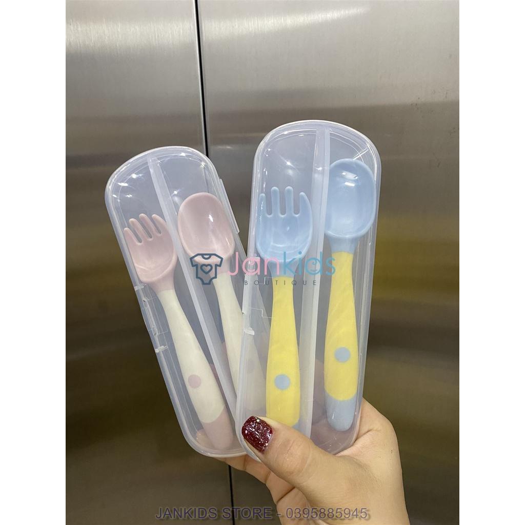 Set thìa dĩa ăn dặm cho bé bằng silicon hoạ tiết chấm bi kèm hộp đựng