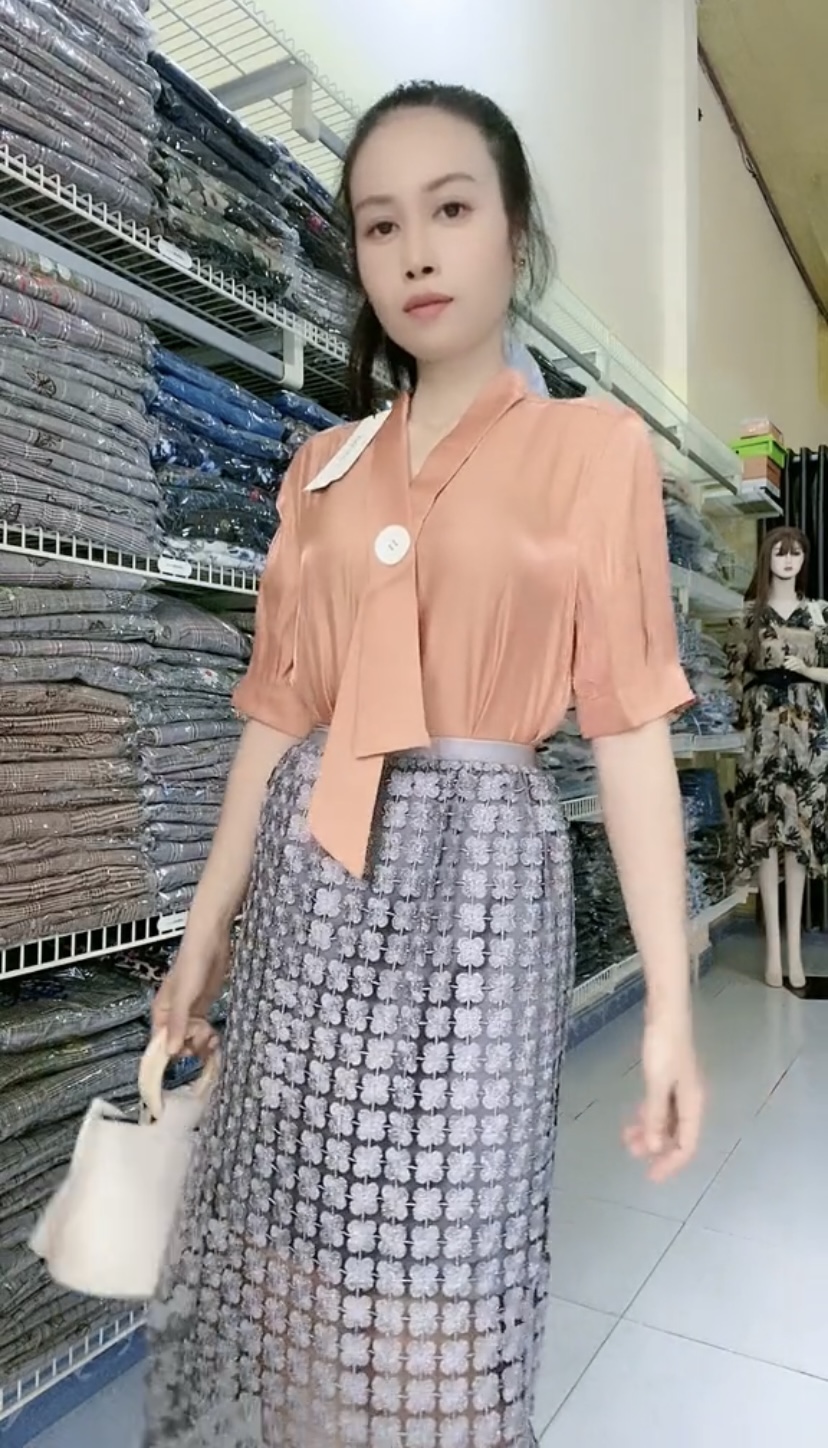 Set áo sơ mi và chân váy hoa siêu xinh