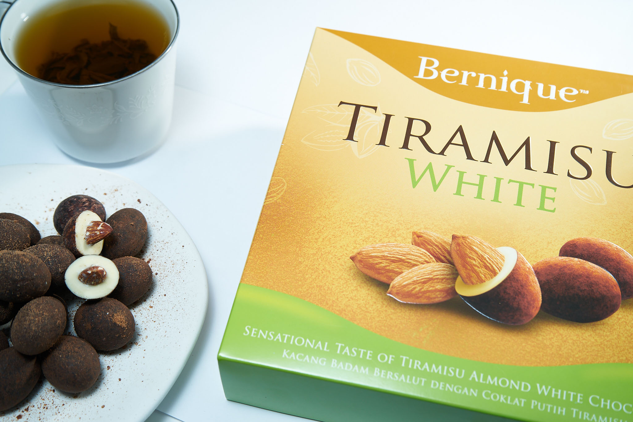 Chocolate Trắng Tiramisu Hạnh Nhân Bernique Malaysia- Chocolate White Tiramisu Almond Bernique 65g/1box