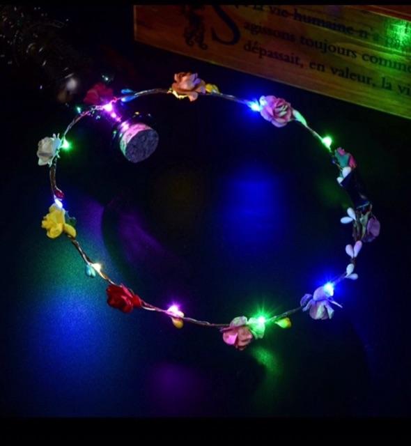 Vòng hoa 7 màu kèm đèn phát sáng