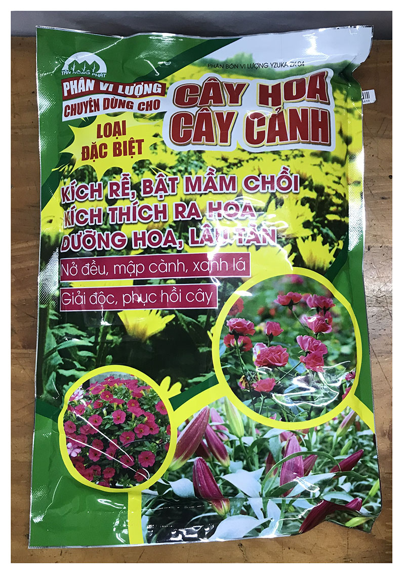 Phân bón vi lượng YZUKA ZK-04 chuyên dùng có hoa cây cảnh,  kích rễ, bật mầm, kích hoa,...,khối lượng: 1kg