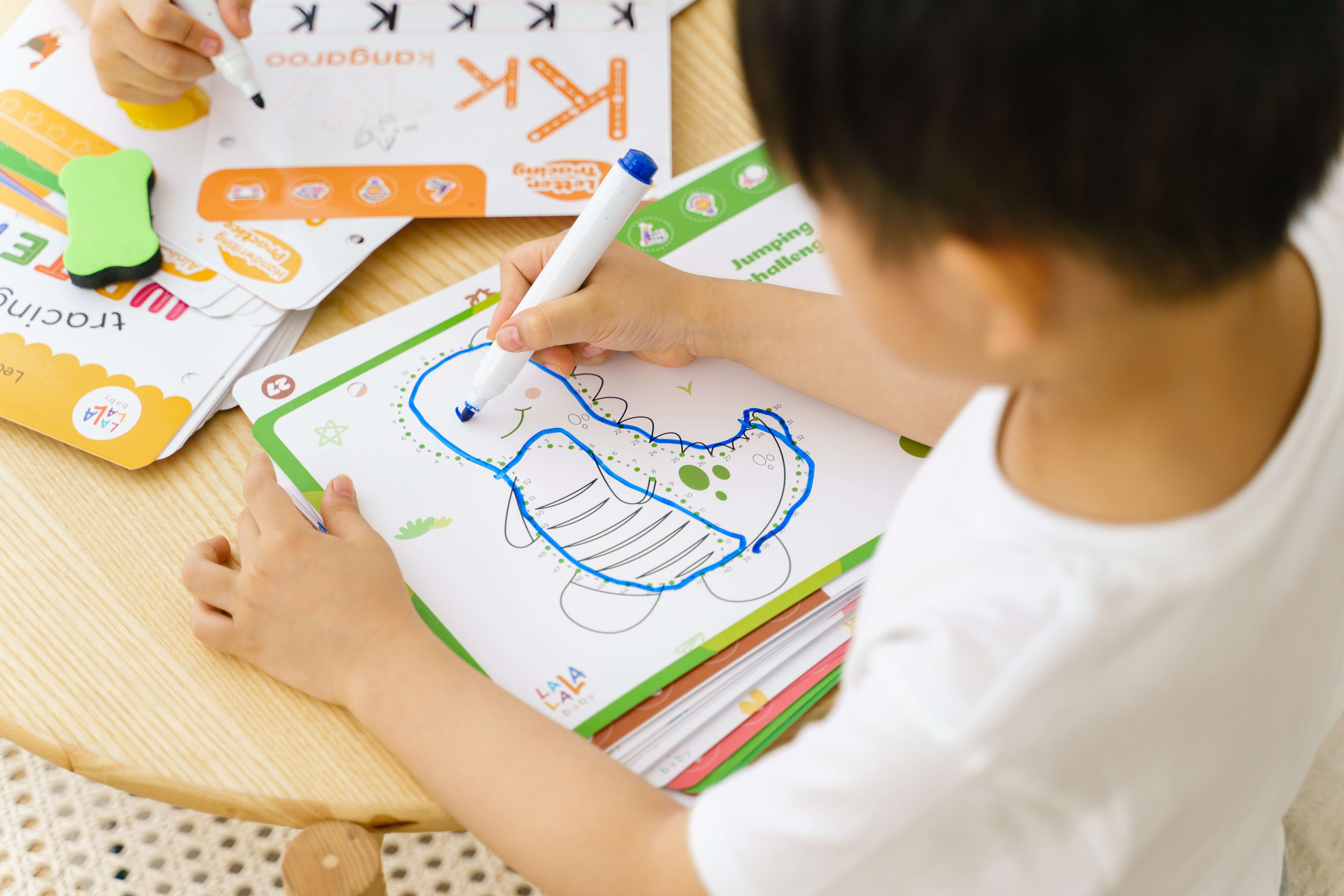 Tập tô vẽ thông minh xóa được Chủ đề Đường Nét cho bé, học liệu giáo dục sớm montessori đồ chơi thông minh