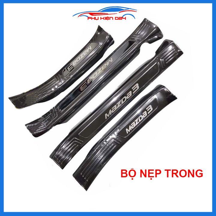 Bộ nẹp bước chân trong ngoài vân Cacbon xe Mazda 3 2015-2016-2017-2018-2019 chống trầy làm đẹp ô tô