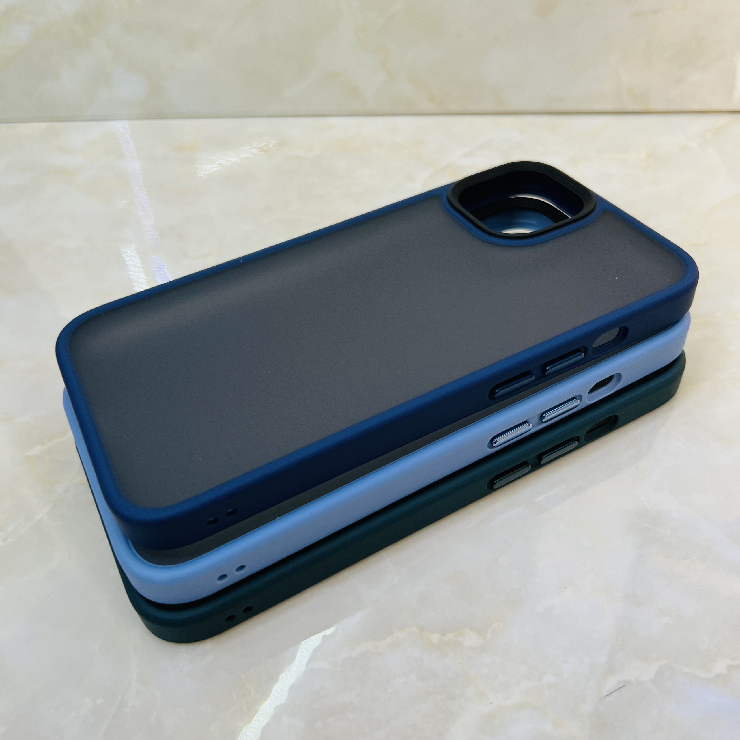 Ốp lưng dành cho iPhone 13 Likgus nhám viền màu - Hàng chính hãng