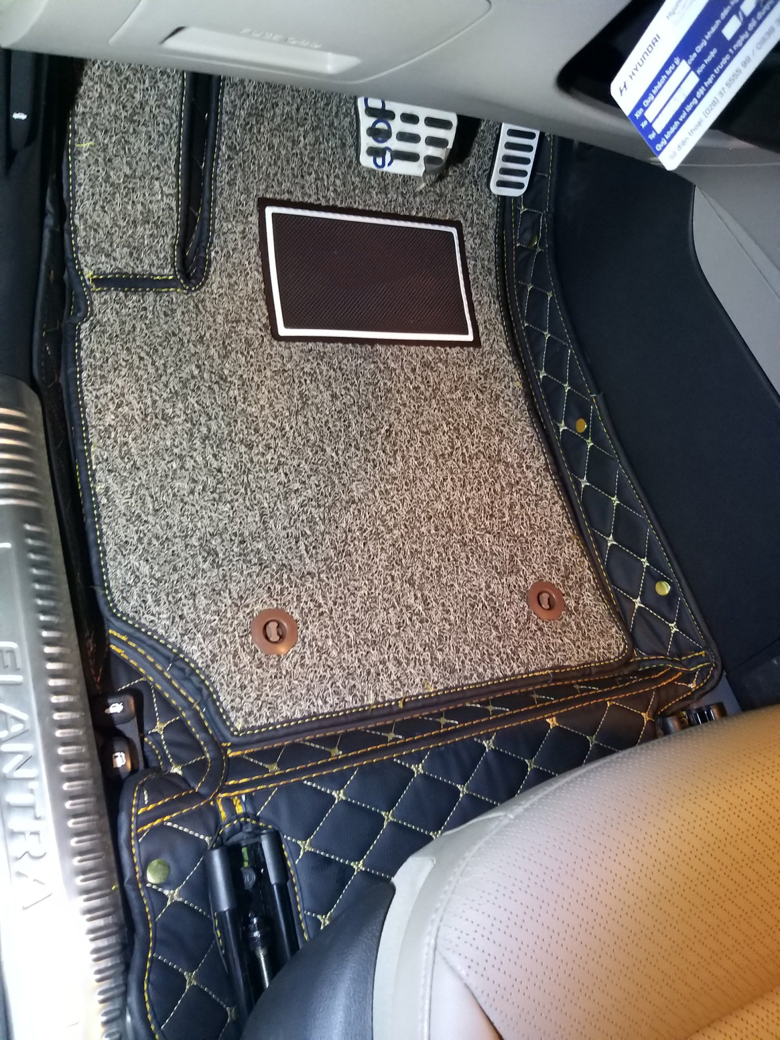 Thảm sàn ô tô 6D dành cho xe Hyundai Elantra 2019 da Thường màu T1.3 + R5 hình ảnh thật chụp bằng điện thoại không chỉnh sửa có video hướng dẫn lắp đặt tại nhà