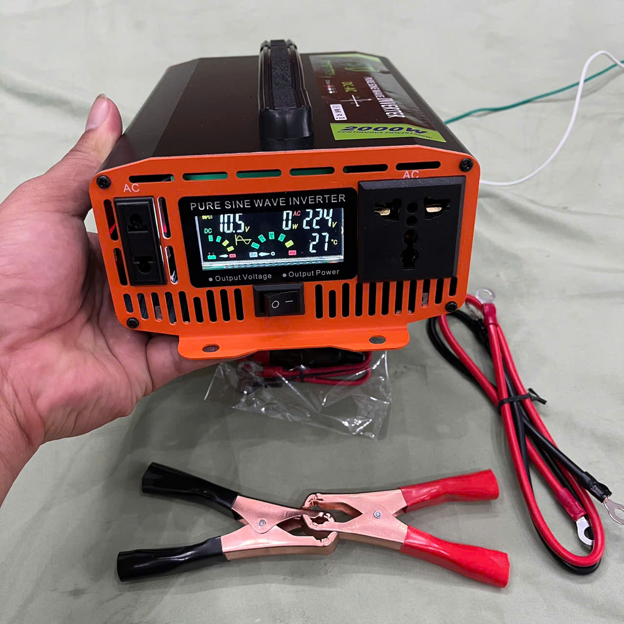 Bộ Kích Điện 12V lên 220V 2000W Sóng Sin Chuẩn – Hàng Nhật, Màn Hình LED Hiển Thị