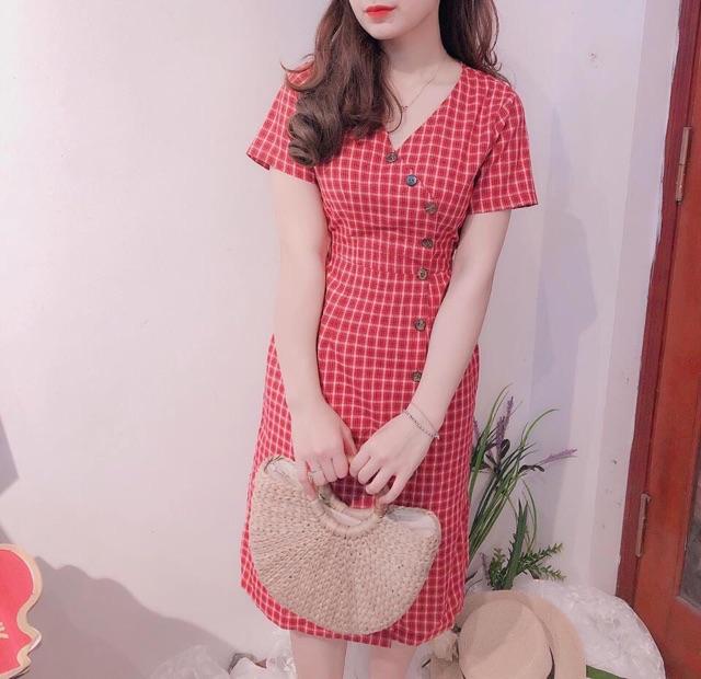 Đầm kẻ khuy lệch cổ tim thiết kế
