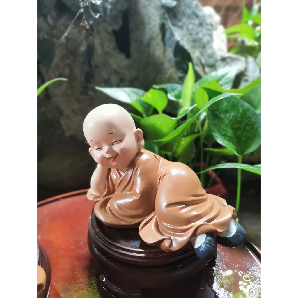 Bộ 2 chú tiểu nằm nghỉ ngơi thư giản