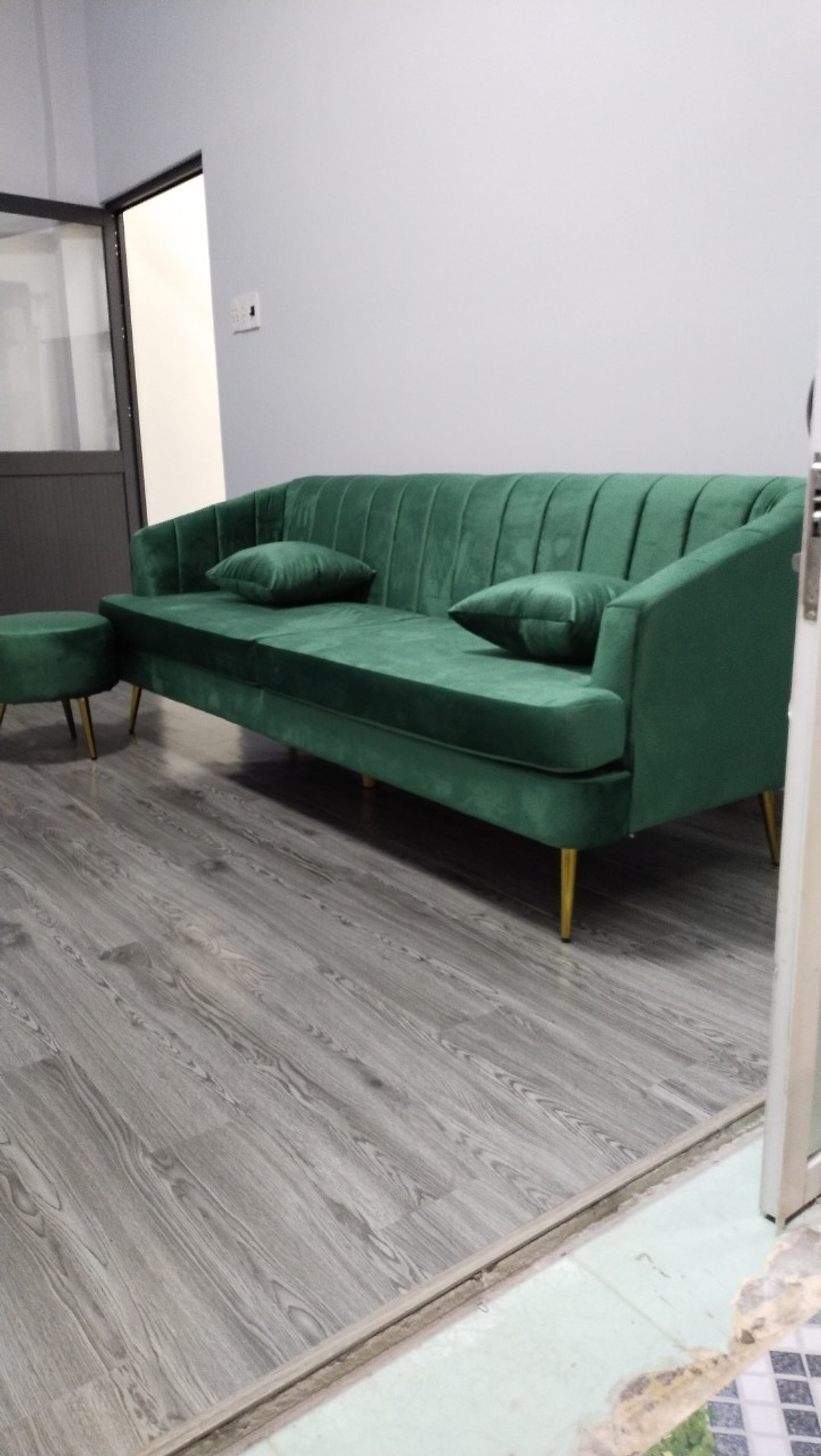 Bộ sofa băng dài Juno Sofa 2m2 và 2 đôn tròn cùng màu