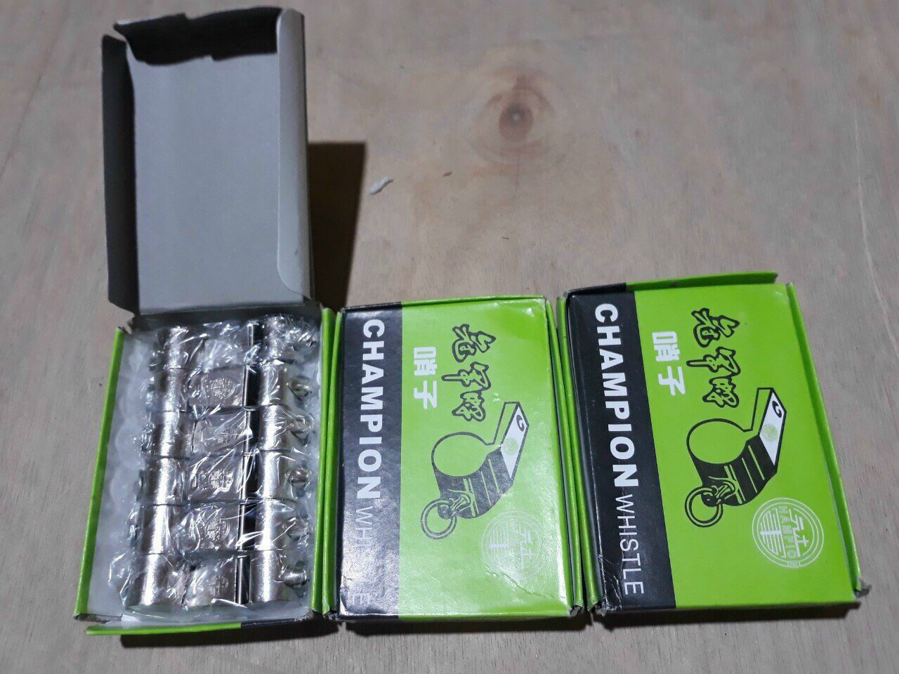 Hộp còi trọng tài thể thao Champion Whistle thương hiệu Hiwing