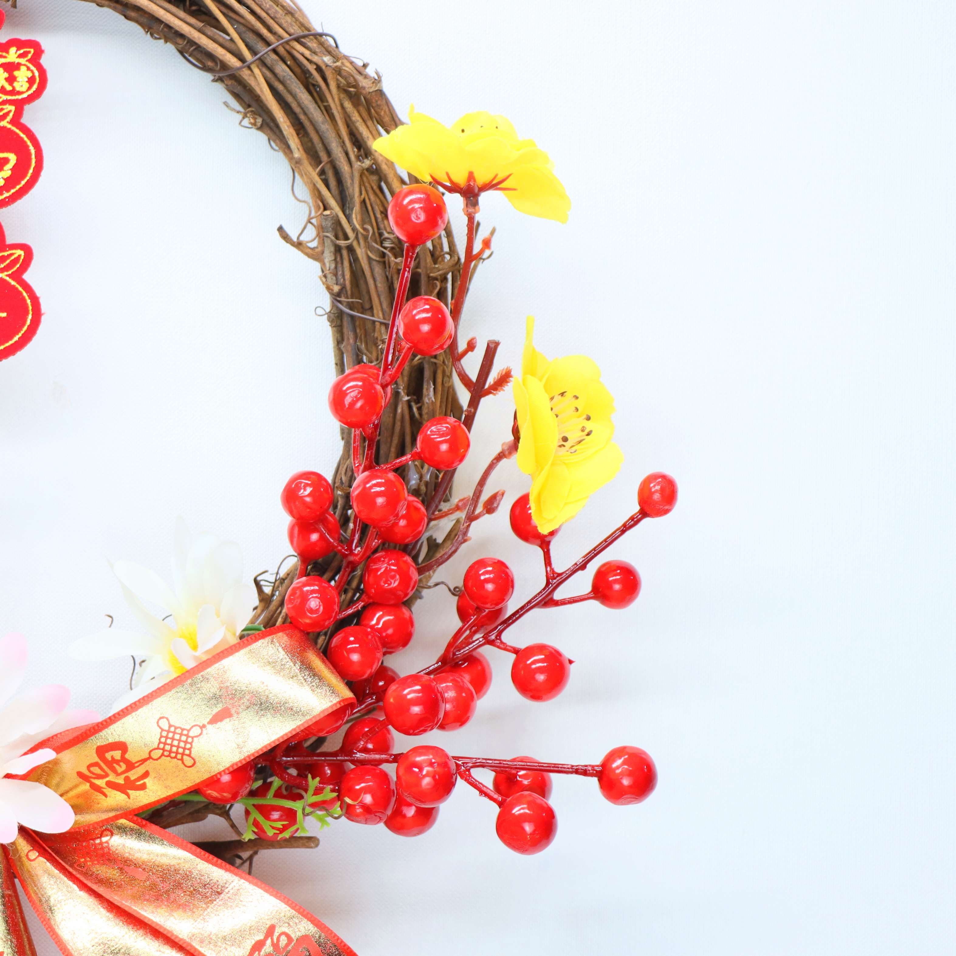 Vòng hoa tết H45, vòng quả đỏ  trang trí tặng kèm đèn