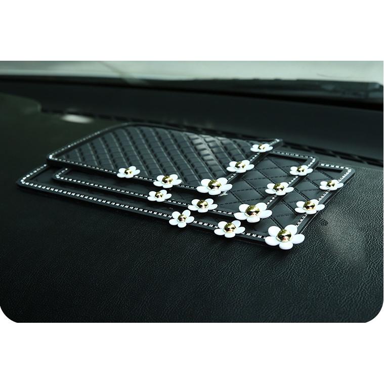 Miếng dán chống trượt trên xe hơi đính bông cúc dễ thương- Hoàng Đông Shop