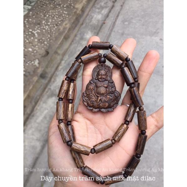 Mặt di lặc trầm sánh chìm .