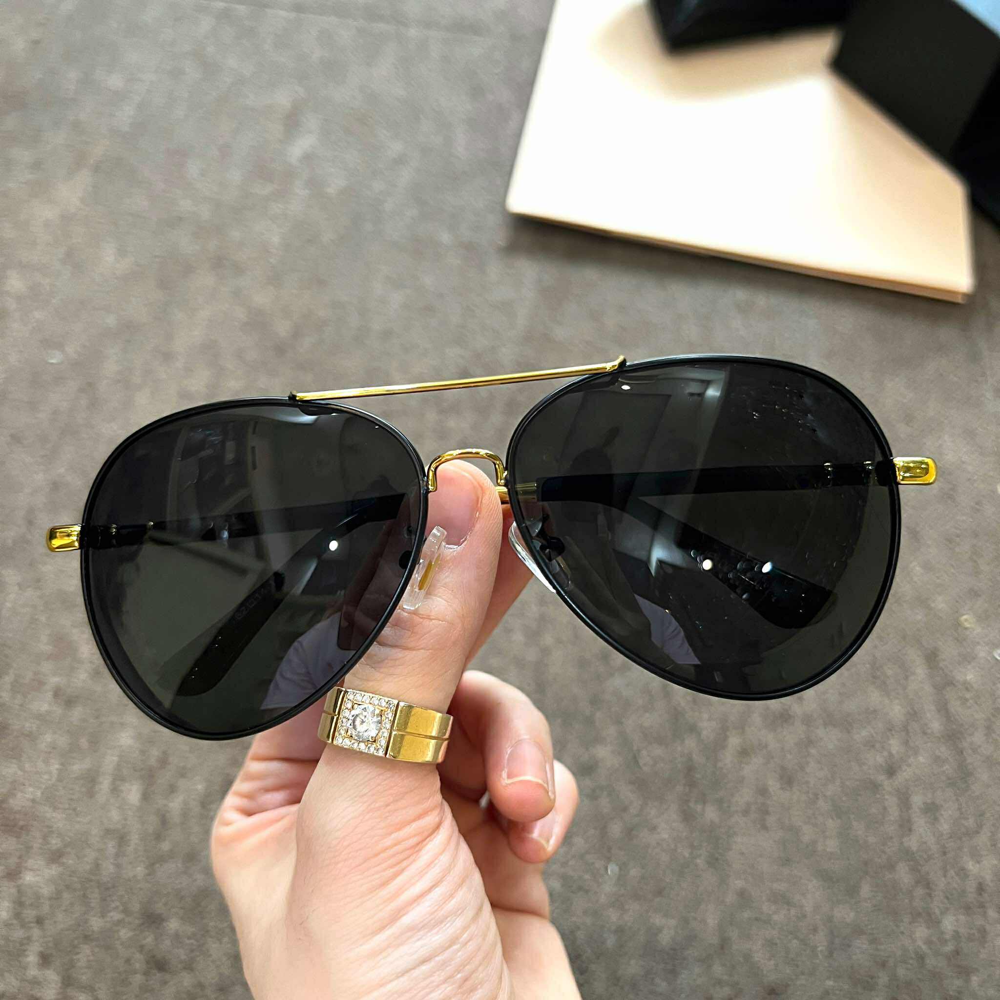 Kính râm nam chống nắng thời trang sành điệu phong cách phi công