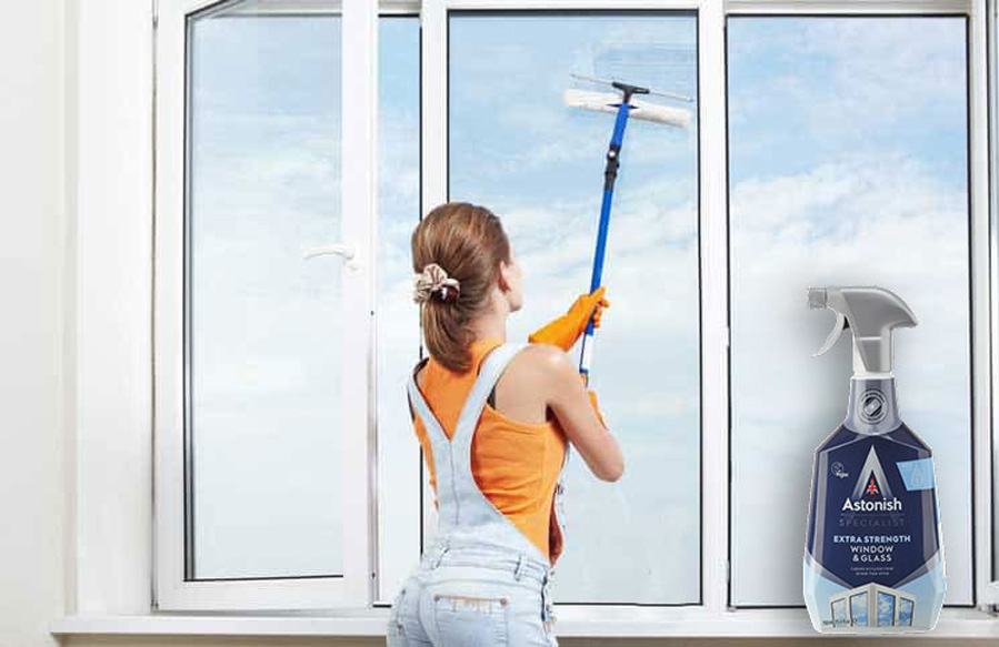 Nước lau kính rửa kính tẩy cặn canxi vách kính và các vết nấm mốc vết ố trên bể mặt kính vách ngăn kính trên gương soi A