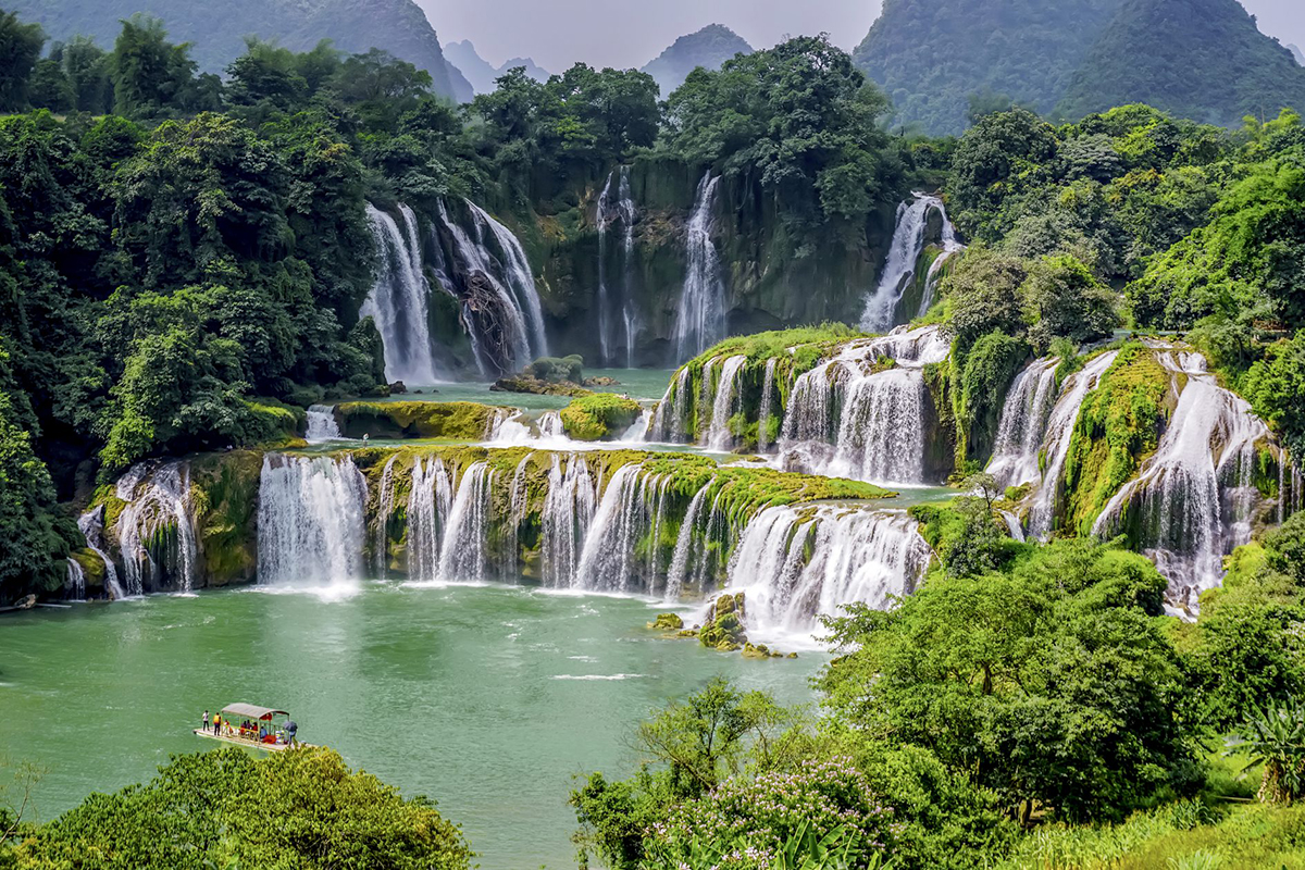 HỒ BA BỂ - THÁC BẢN GIỐC - CHÙA PHẬT TÍCH TRÚC LÂM