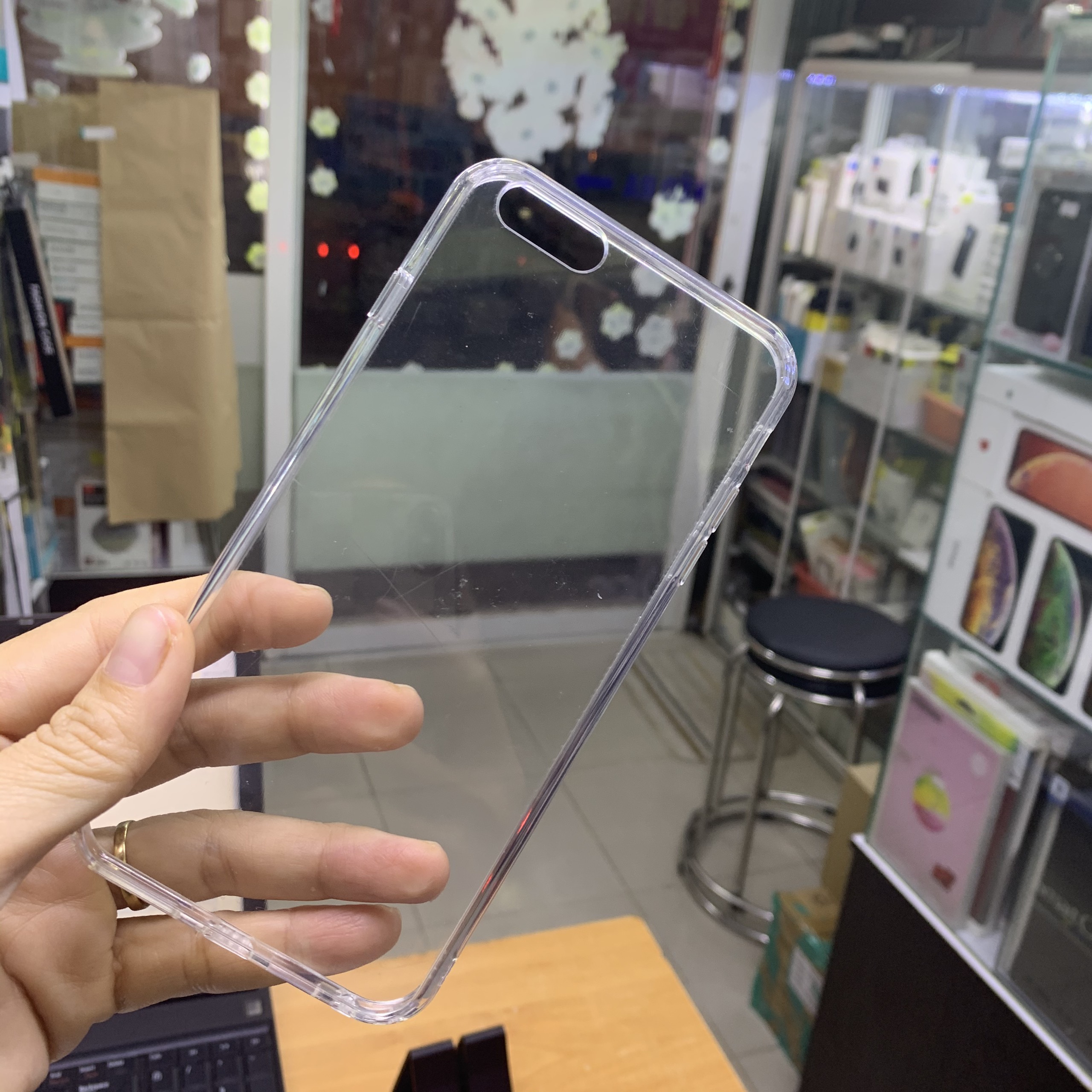 Ốp lưng iPhone 6 Plus trong suốt Likgus - Hàng chính hãng