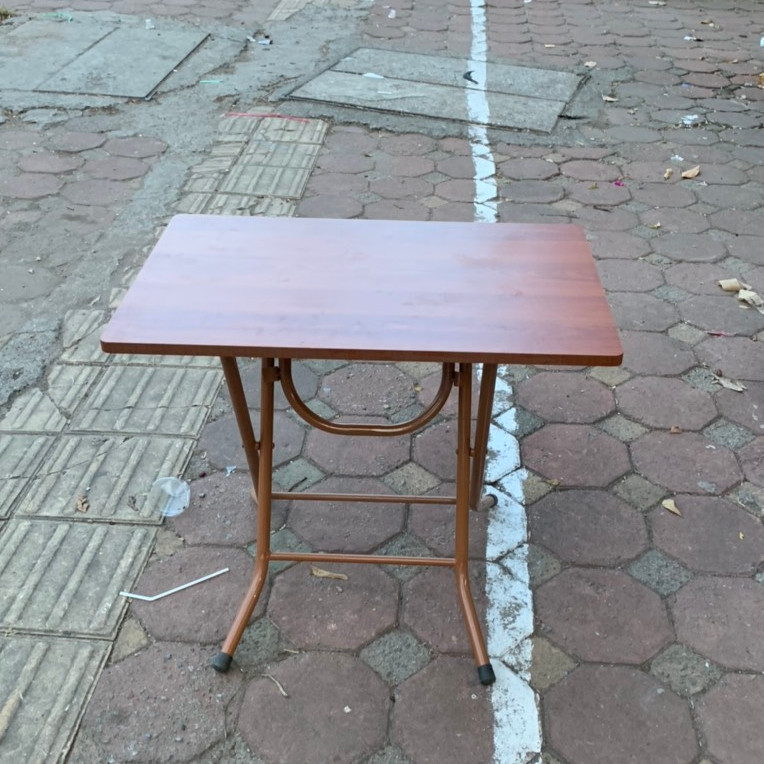 Bàn gấp chân sơn
