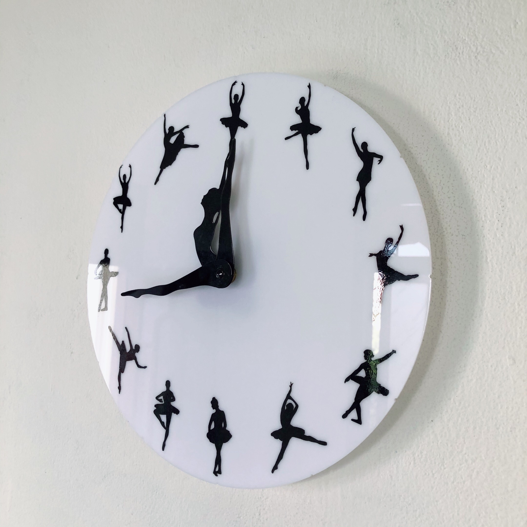 Đồng Hồ Treo Tường Độc Đáo Vui Vẻ Múa Ba Lê