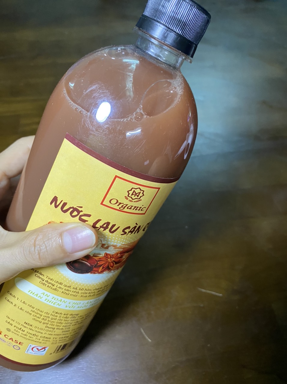 Nước lau sàn hương quế - MỘC YẾN HƯƠNG - chai 1000ml