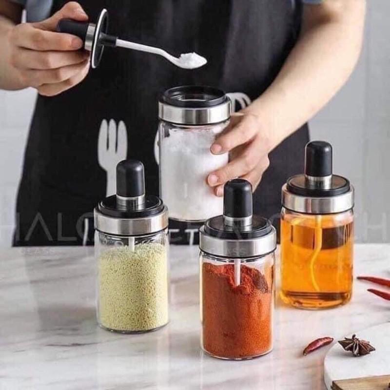 Hũ đựng gia vị thuỷ tinh có kèm thìa tiện ích