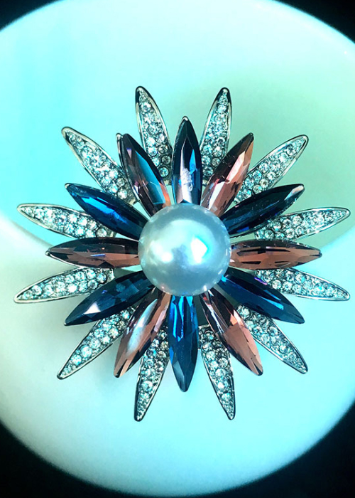 Cài áo thời trang đính đá sang trọng