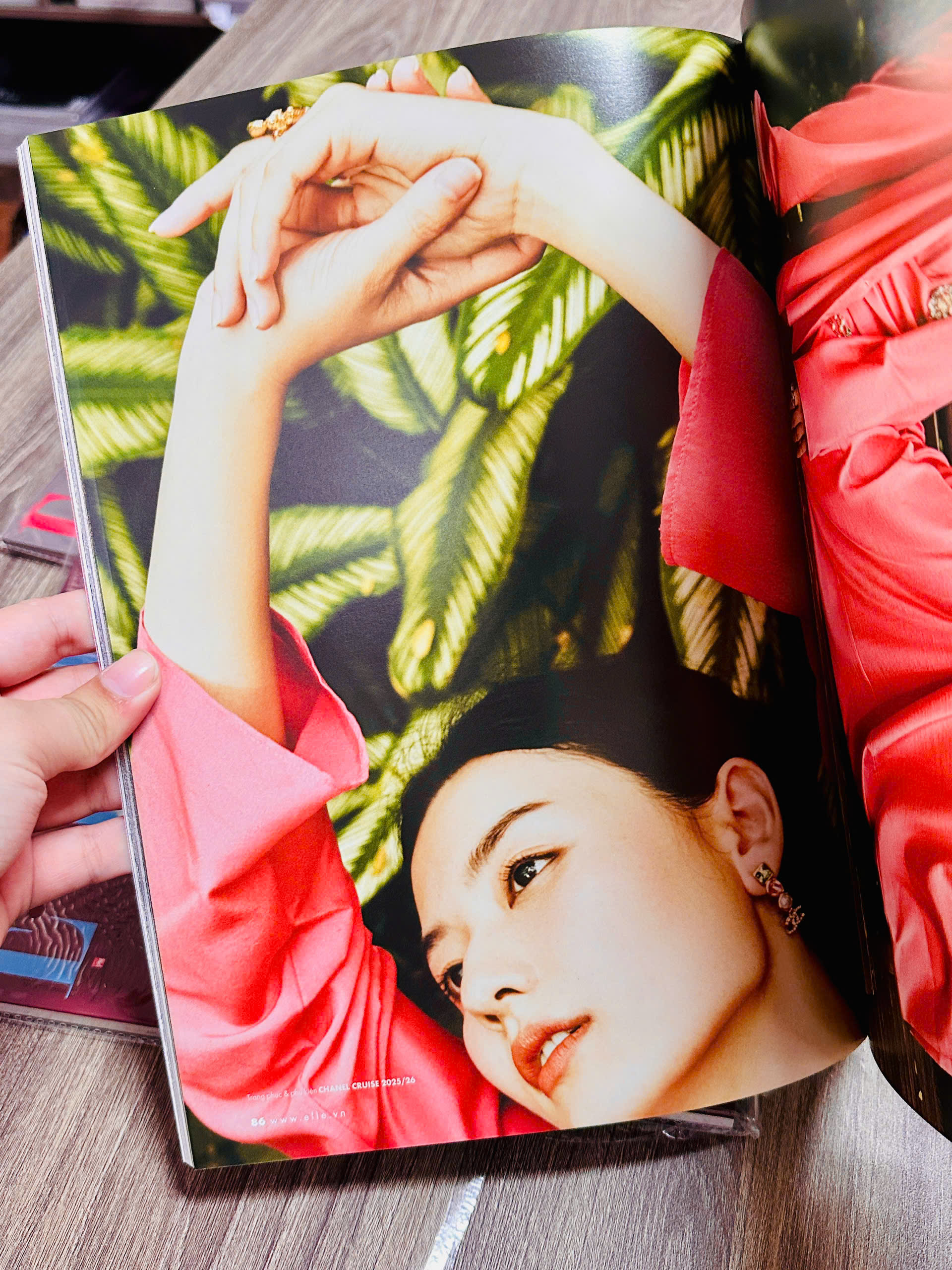 Tạp Chí Phái Đẹp Elle - 15 Years Of Love 2025 - Bìa Người Mẫu Du Yue [Bìa 2-Ngồi]