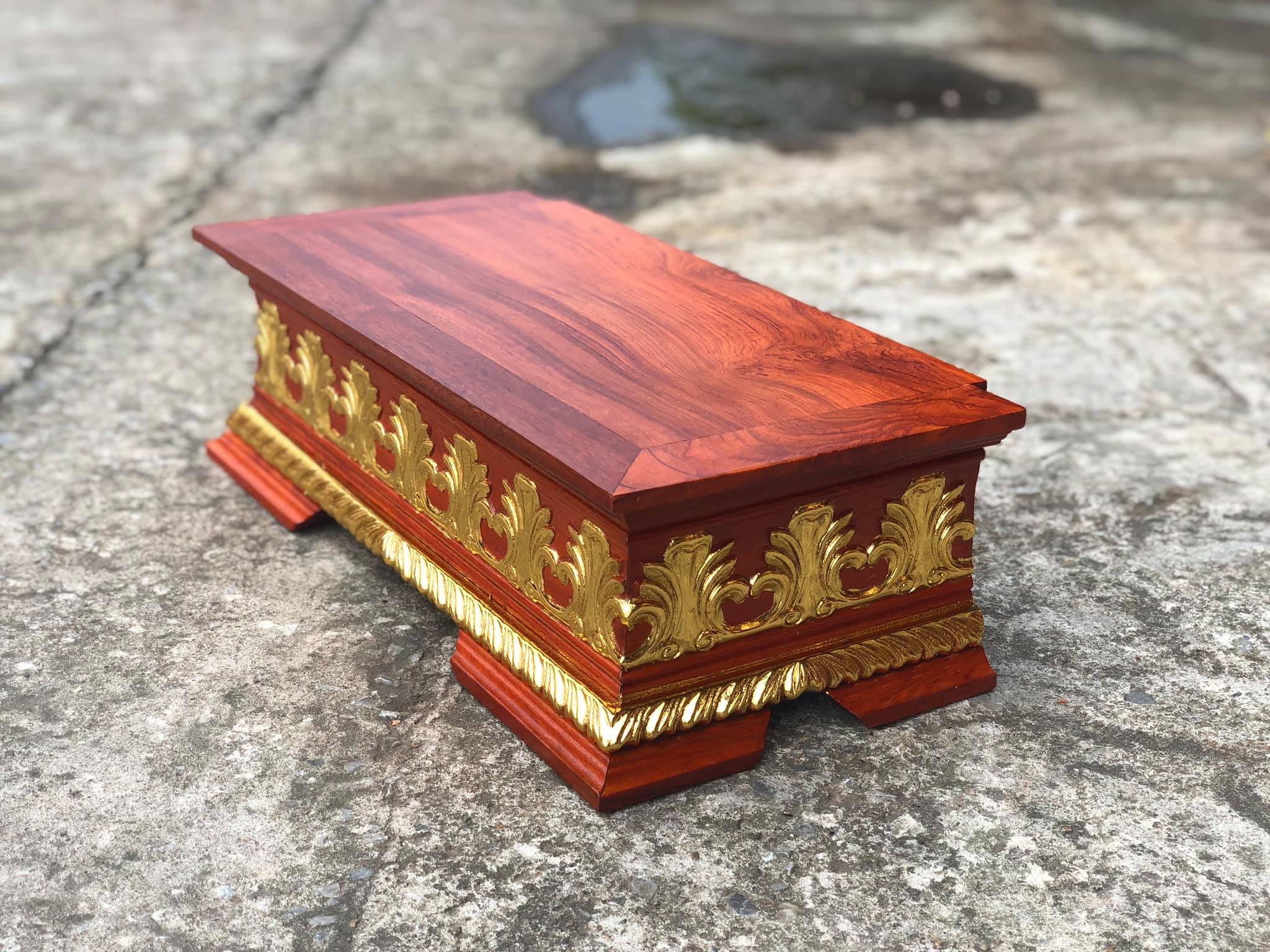 Đế kê tượng, kê đồ vật gỗ Hương thếp vàng cực đẹp