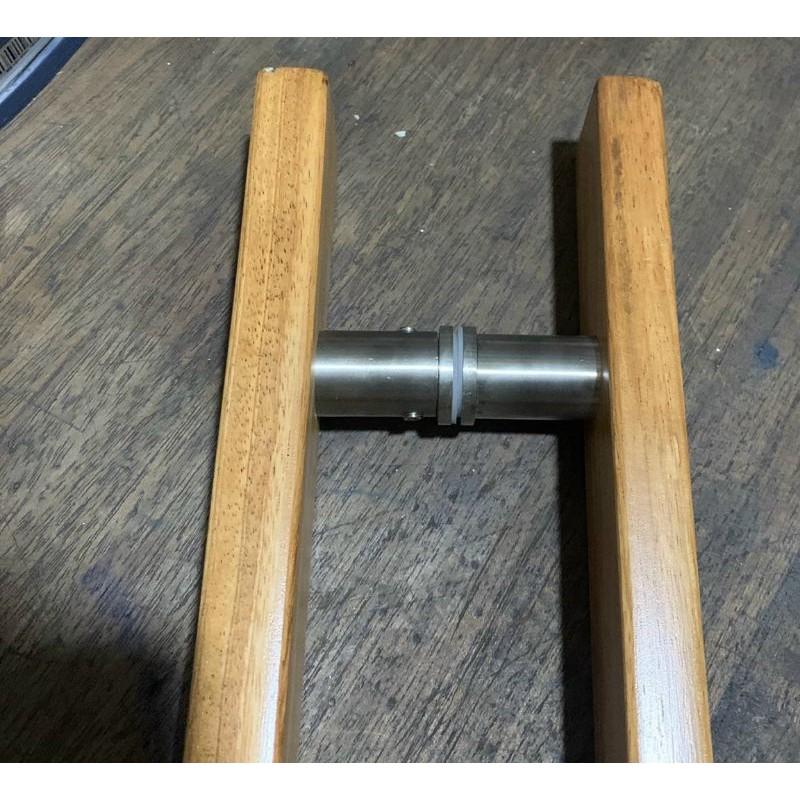 Tay nắm gỗ cửa đi