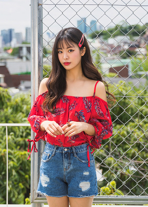 Áo Blouse Trễ Vai Họa Tiết Hoa Lá