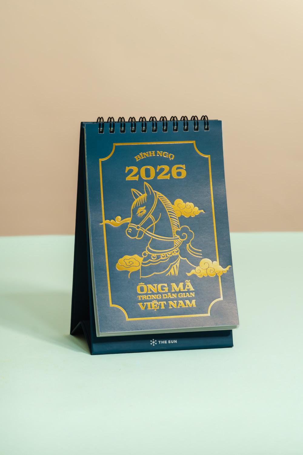 Lịch Bàn Chữ A 2026 - The Sun - Ông Mã - Màu Xanh