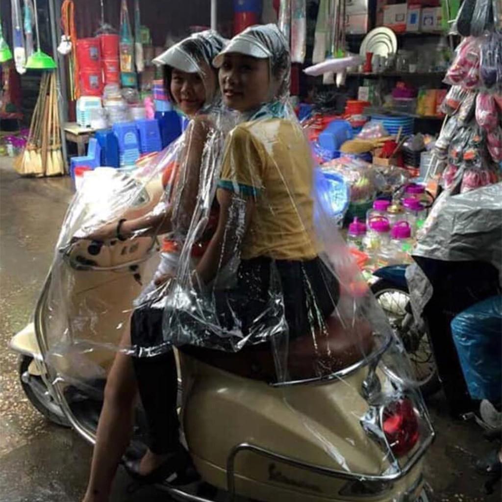 Áo mưa trong suốt