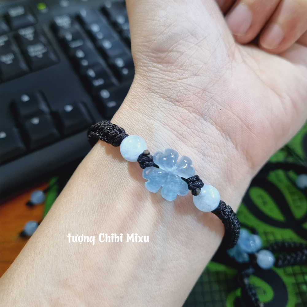 Vòng tay cỏ 4 lá đá Aquamarine tết dây may mắn