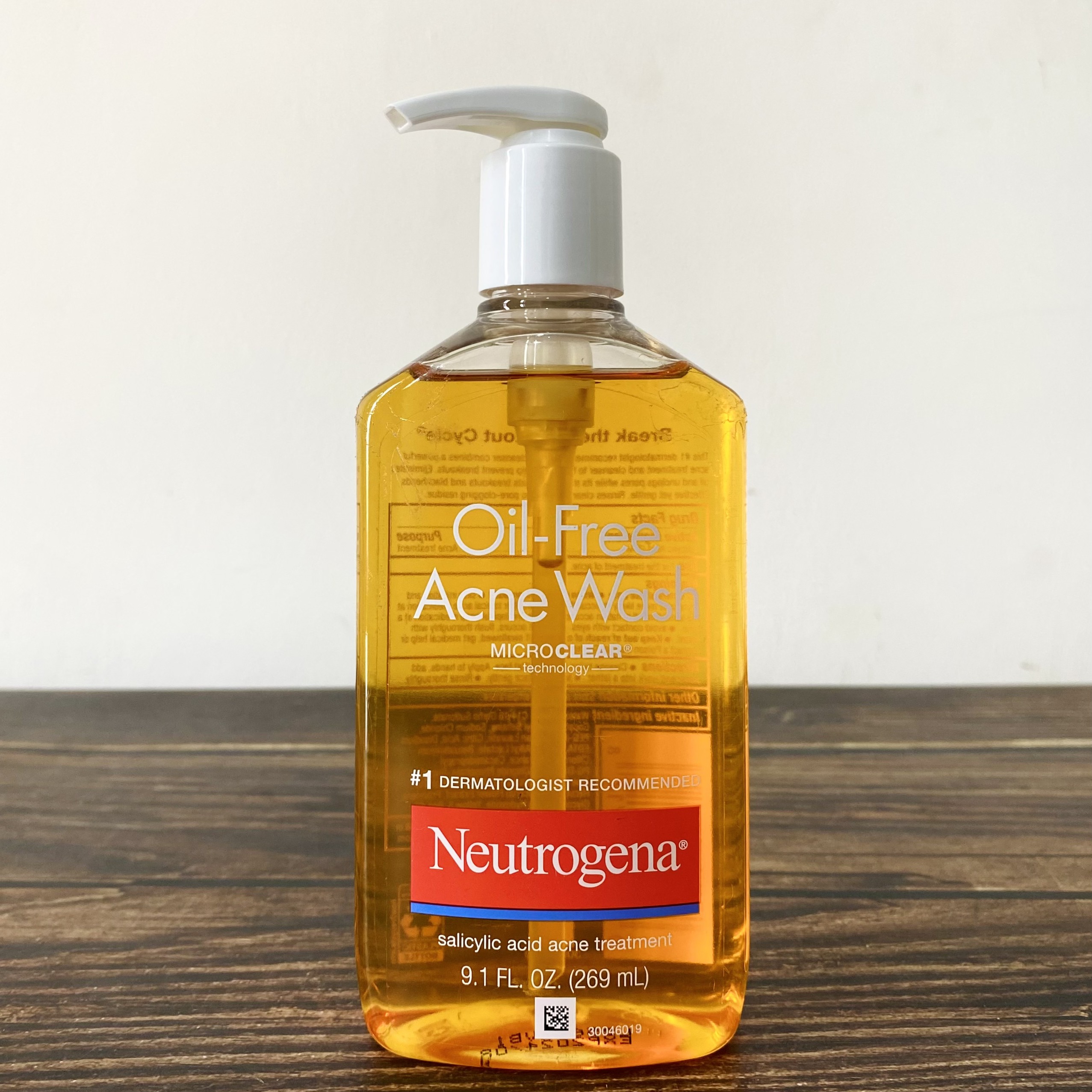 Sữa Rửa Mặt Neutrogena Oil-Free Acne Wash 269ml Nhập Mỹ