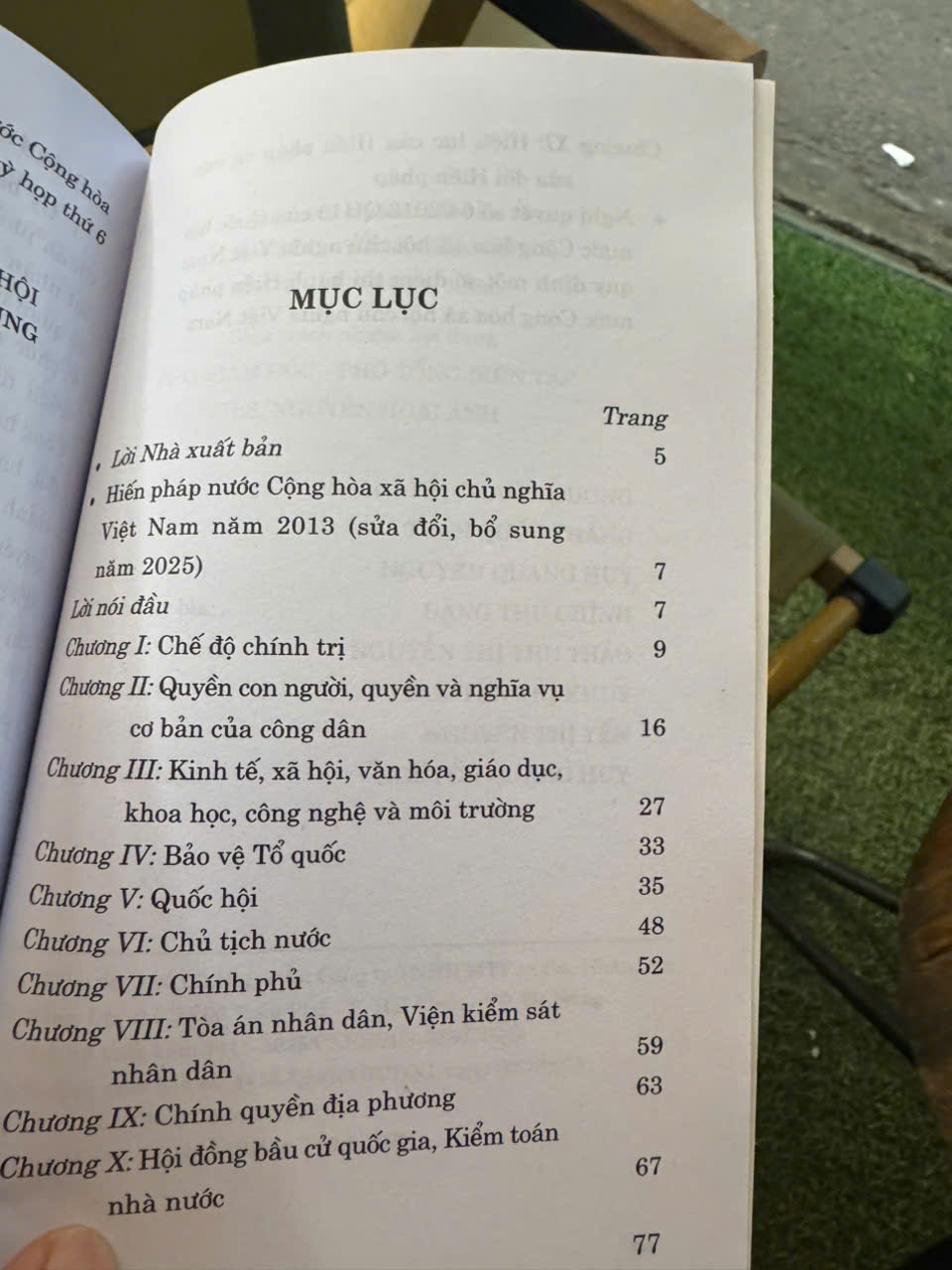 COMBO 2 CUỐN: HIẾN PHÁP NƯỚC CỘNG HOÀ XÃ HỘI CHỦ NGHĨA VIỆT NAM NĂM 2013 (Sửa đổi, bổ sung năm 2025) và LUẬT TỔ CHỨC CHÍNH QUYỀN ĐỊA PHƯƠNG NĂM 2025 – NXB Chính trị quốc gia sự thật