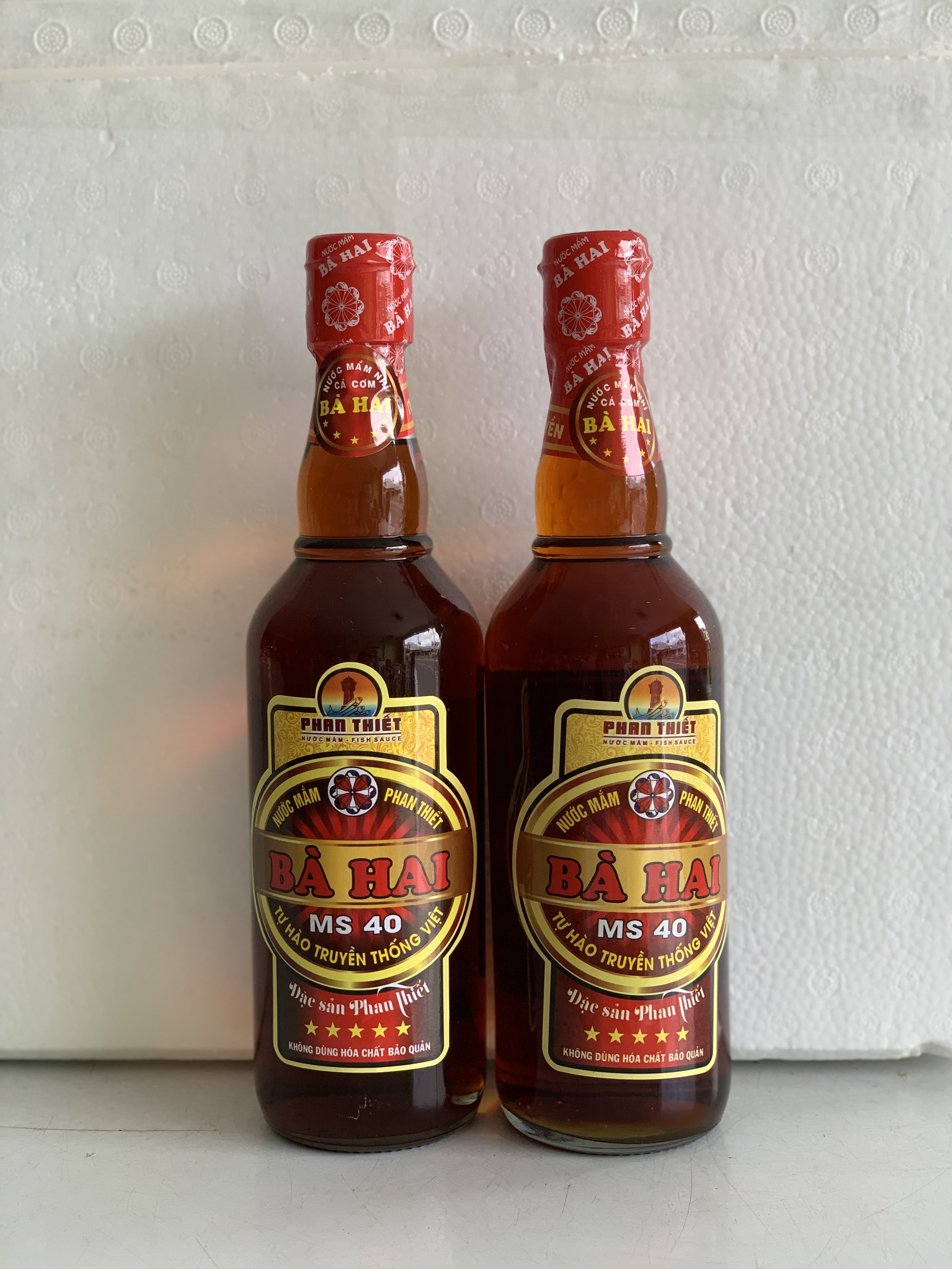 Xách 2 Chai Nước Mắm Nhĩ Cá Cơm Bà Hai ( 2 x 500ml )
