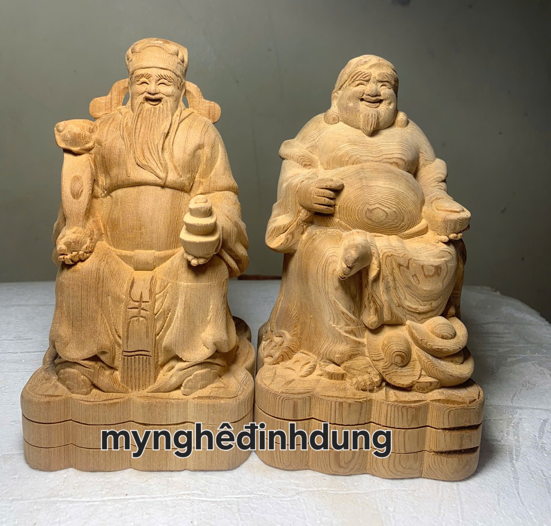 Cặp  thần tài  thổ địa  phong thủy cầu tài lộc bằng gỗ ngọc Am thơm nức cao 20x11x10cm