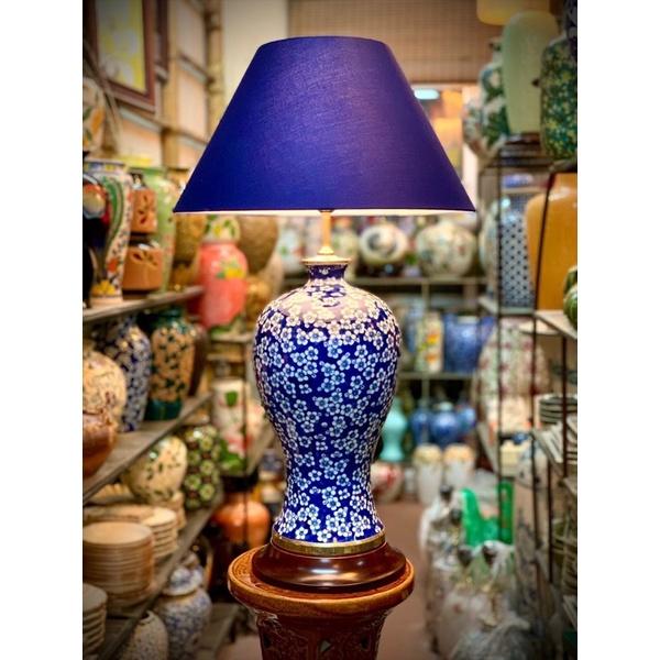 Đèn gốm, men ngọc lam, họa tiết vẽ thủ công. Gốm sứ Bát Tràng cao cấp.