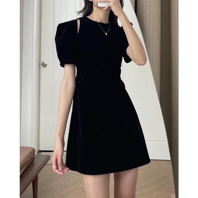 Váy nhung hở vai