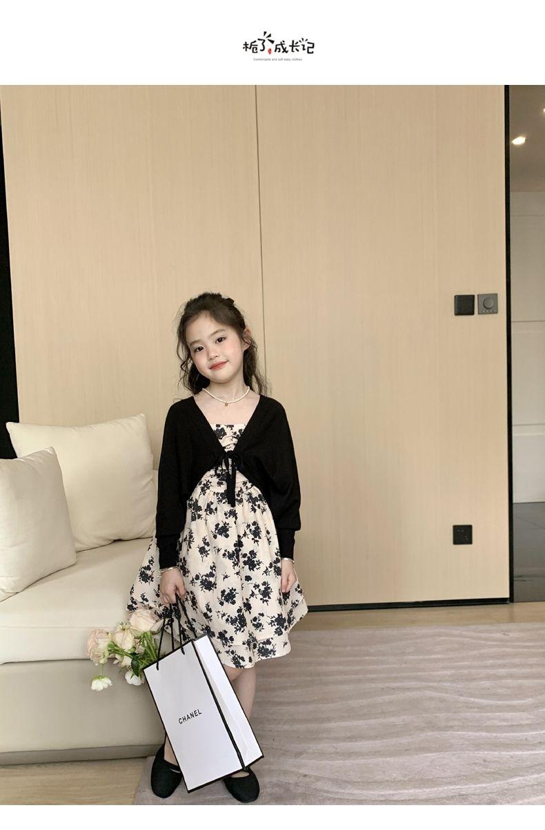 SHUANGYAN Yuanbaoth trẻ em ăn mặc thời trang phù hợp với phong cách phương Tây mùa xuân ăn mặc trẻ em gái mảnh hoa sling váy dệt kim áo choàng