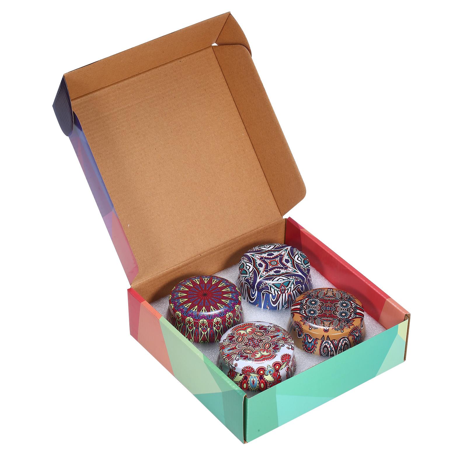 Nến thơm bằng sáp đậu nành với 4 hương thơm nhẹ nhàng và yên bình bao gồm Oải hương, Hoa nhài, Cây dành dành và Vani.