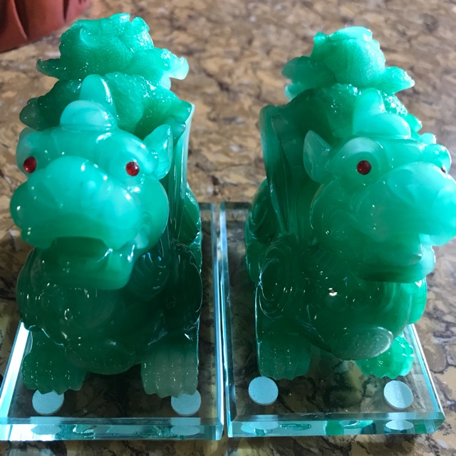 Cặp Tỳ Hưu Cõng Bắp Cải Phong Thủy Hút Tài Màu Xanh có Cánh Đế Kiếng Size Dài 11cm Cao 10cm mệnh Mộc Hỏa trưng bàn làm việc bàn thờ thần tài ạ