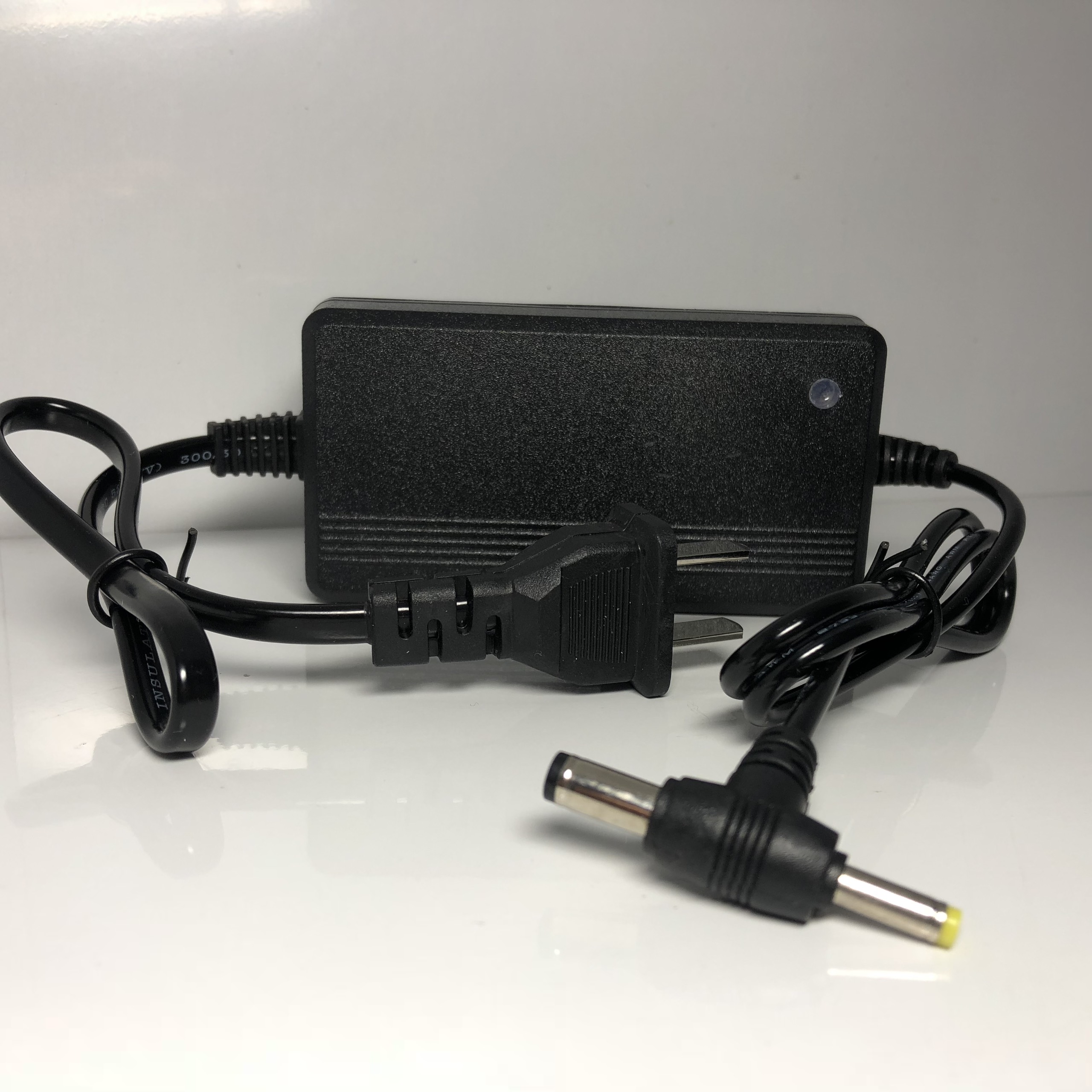 Nguồn Adapter 15V 2A Sạc loa kéo sử dụng cho các dòng loa Beatbox, Acnos...(Hàng Nhập Khẩu)