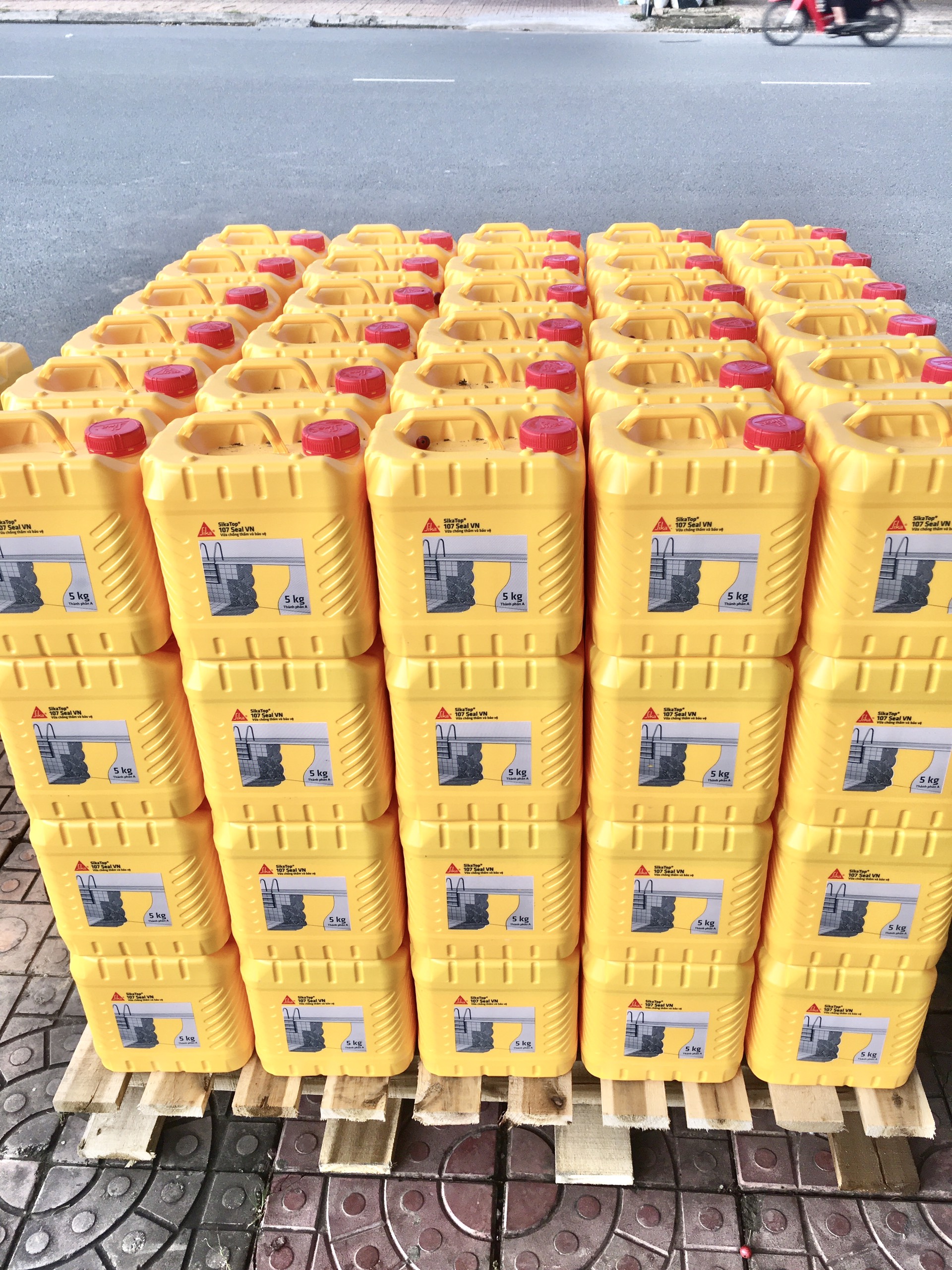 Chống thấm sàn mái, sân thượng, nhà vệ sinh gốc xi măng - SikaTop 107 Seal VN