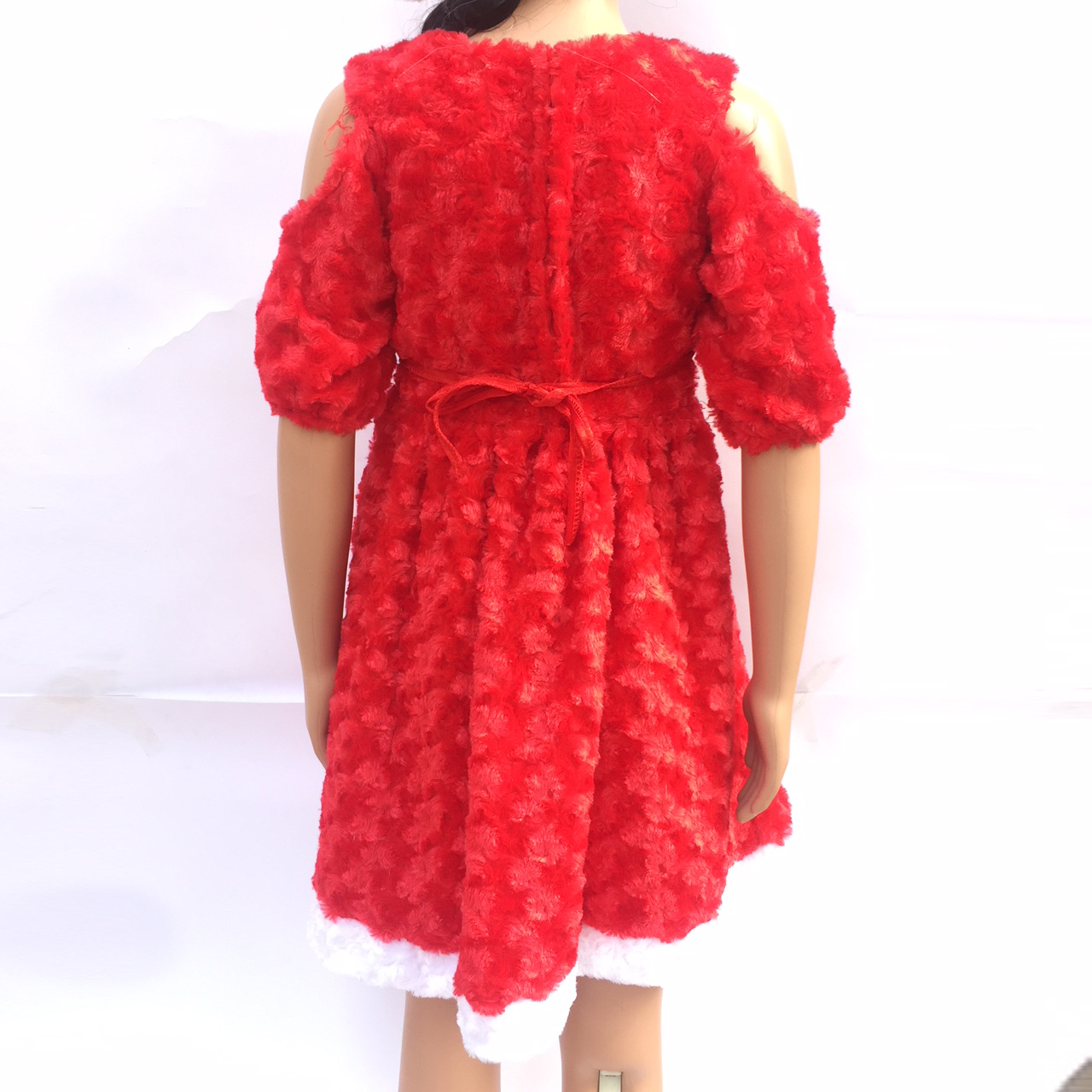 Set váy Noel nhung hoa hồng hở vai kèm mũ cho bé