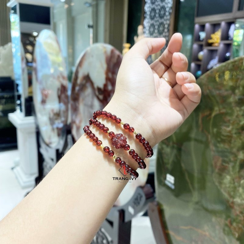 Vòng Tay Garnet Mix Cỏ 4 Lá Thạch Anh Tóc Đỏ